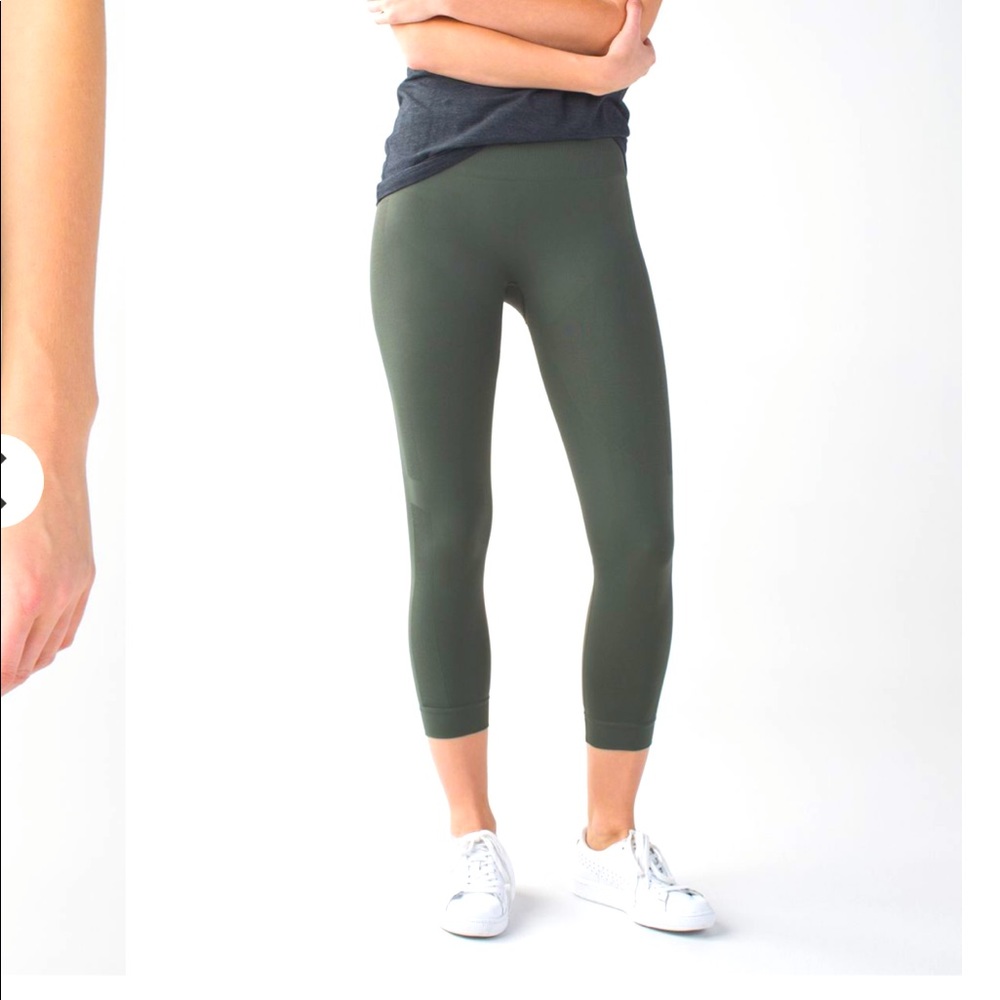 Lululemon zone in crop leggings